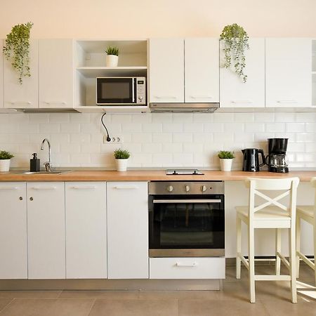 Classy Comfort - Chic Studio On Regina Elisabeta Bukares Bagian luar foto