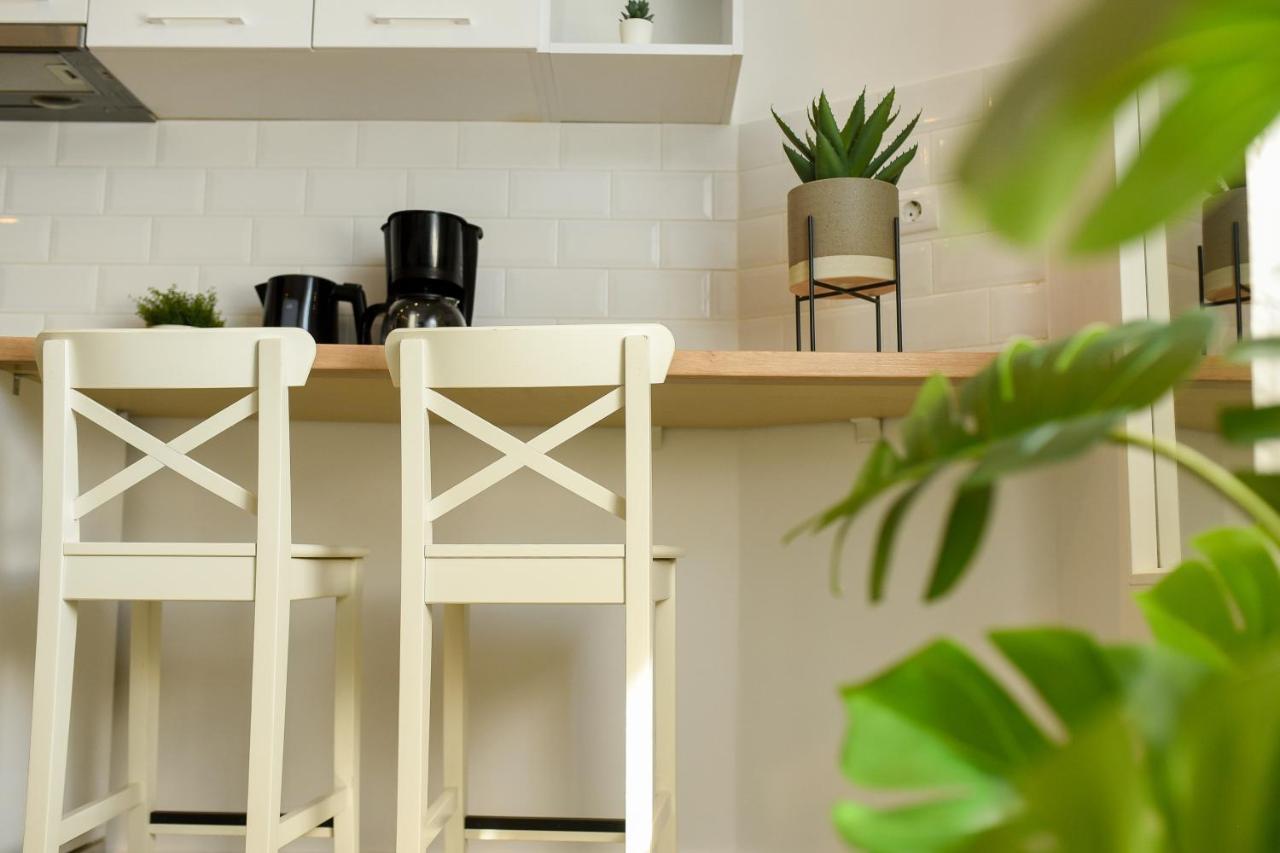 Classy Comfort - Chic Studio On Regina Elisabeta Bukares Bagian luar foto