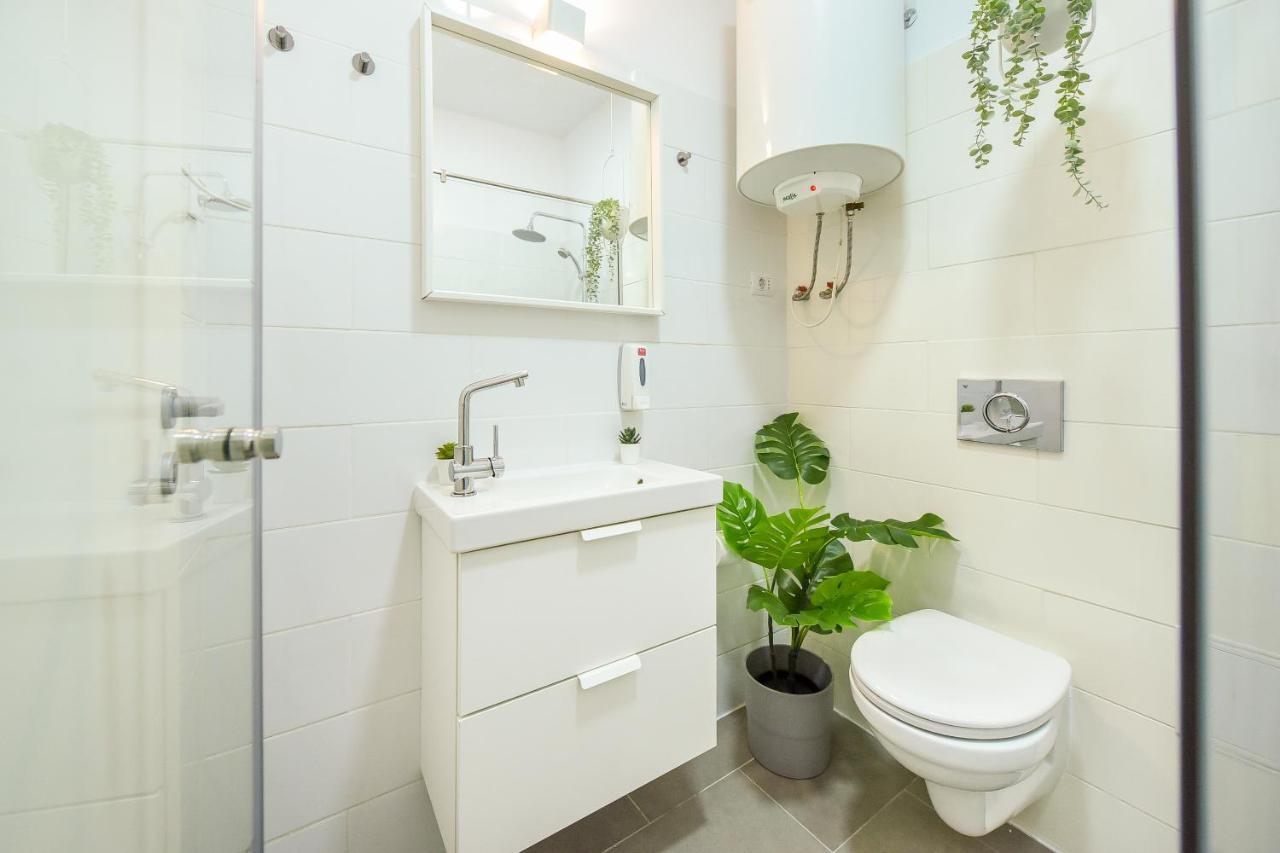 Classy Comfort - Chic Studio On Regina Elisabeta Bukares Bagian luar foto