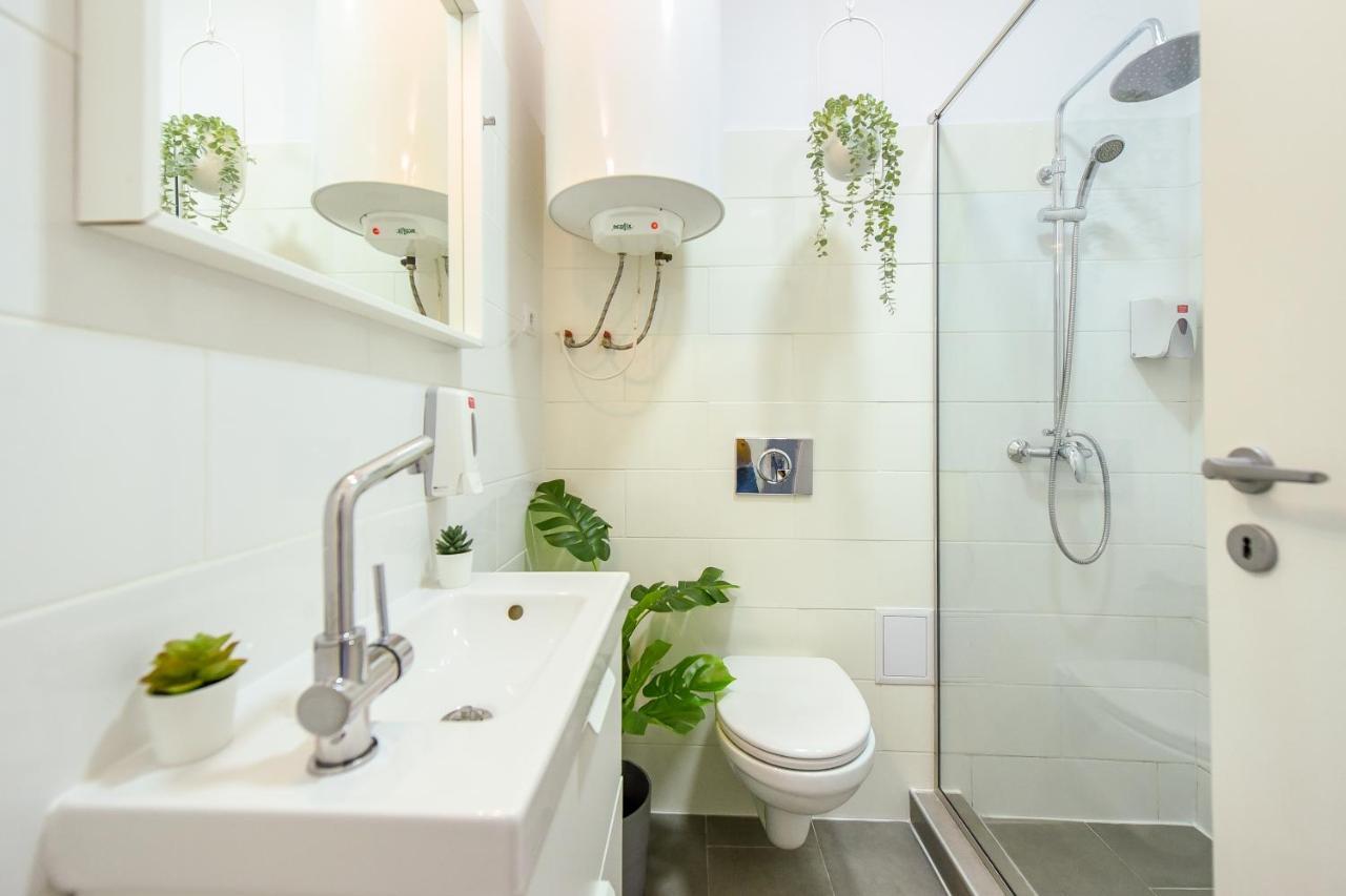 Classy Comfort - Chic Studio On Regina Elisabeta Bukares Bagian luar foto