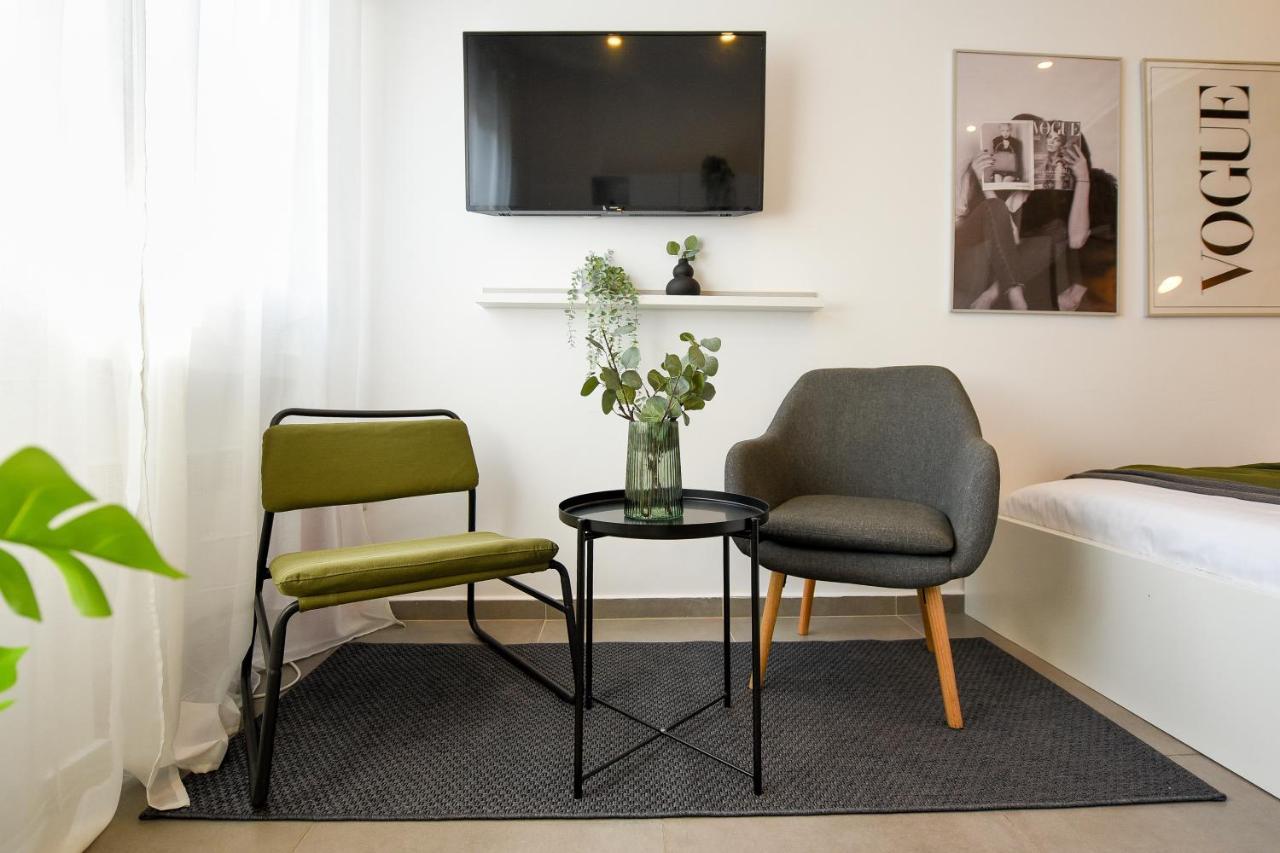 Classy Comfort - Chic Studio On Regina Elisabeta Bukares Bagian luar foto